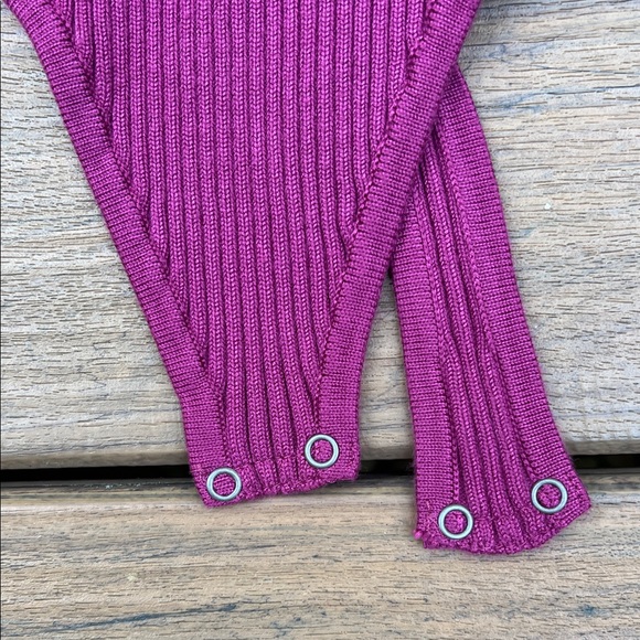 Abercrombie & Fitch NWT Magenta Burgundy Ribbed Bodysuit Size Small - Picture 5 of 12